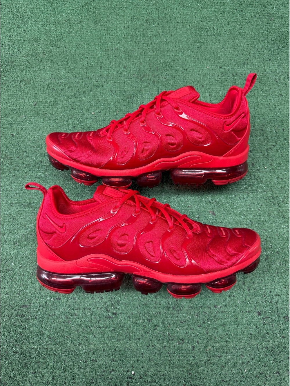 NIKE AIR VAPORMAX PLUS TRIPLE RED SIZE 13